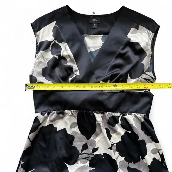 Vintage Y2K Mossimo | Black White Floral, Babydoll V-neck & tie back detail | M - Picture 5 of 8